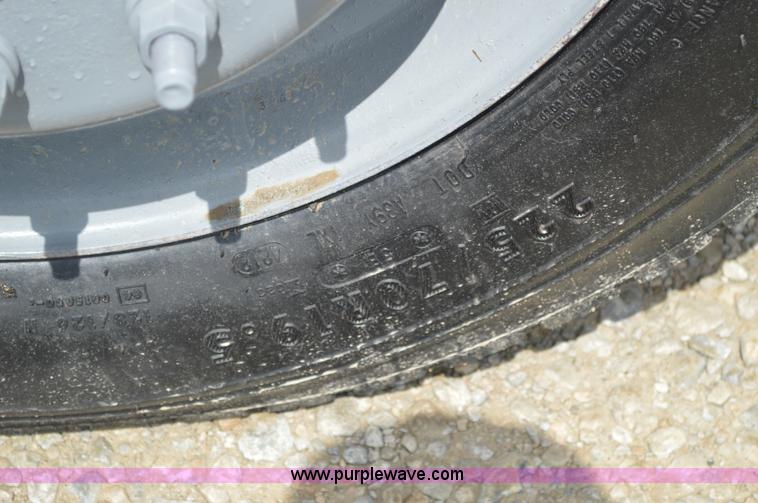 image for item I2822 2005 Ford F550 flatbed truck