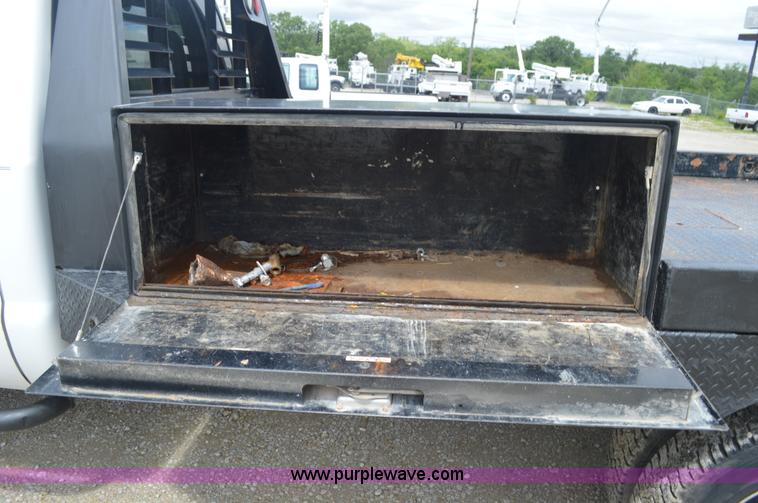 image for item I2822 2005 Ford F550 flatbed truck