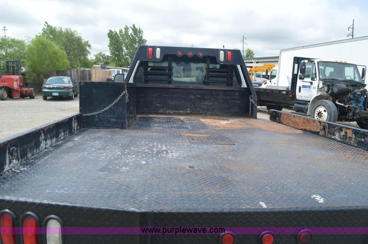 image for item I2822 2005 Ford F550 flatbed truck