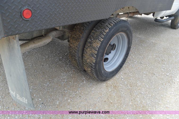 image for item I2822 2005 Ford F550 flatbed truck