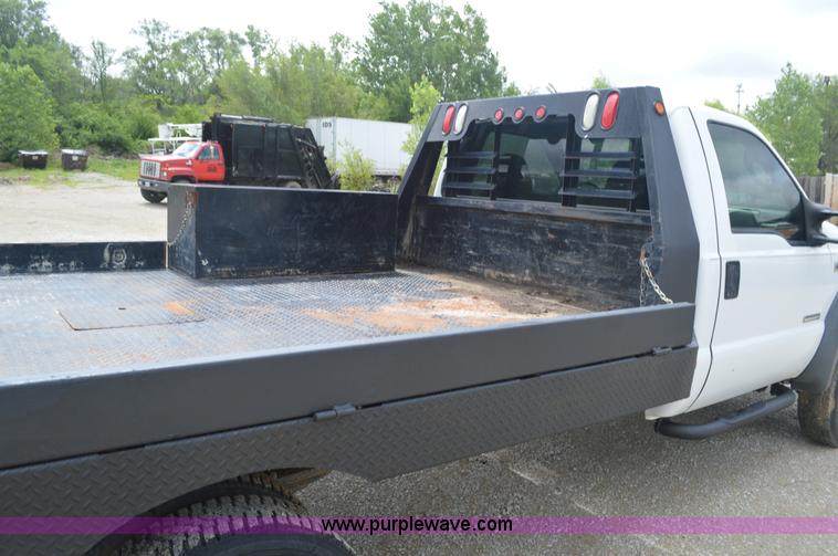 image for item I2822 2005 Ford F550 flatbed truck