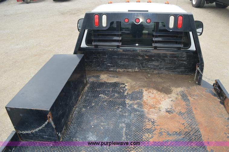 image for item I2822 2005 Ford F550 flatbed truck