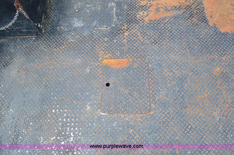 image for item I2822 2005 Ford F550 flatbed truck