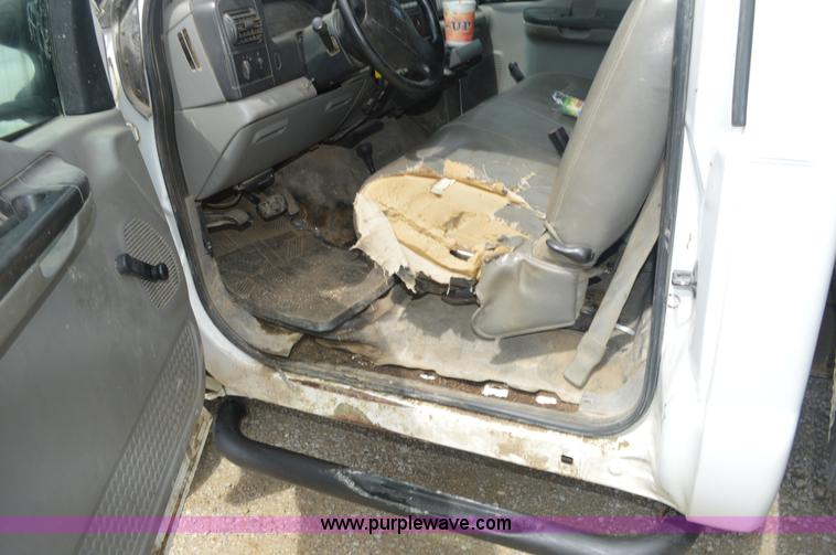 image for item I2822 2005 Ford F550 flatbed truck