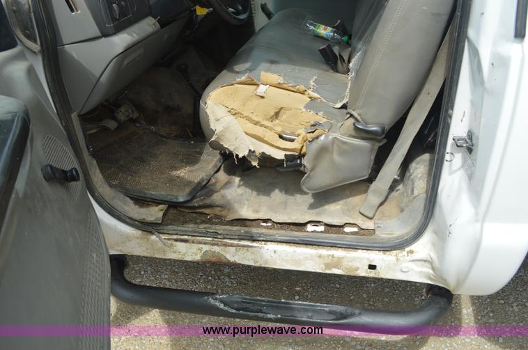 image for item I2822 2005 Ford F550 flatbed truck