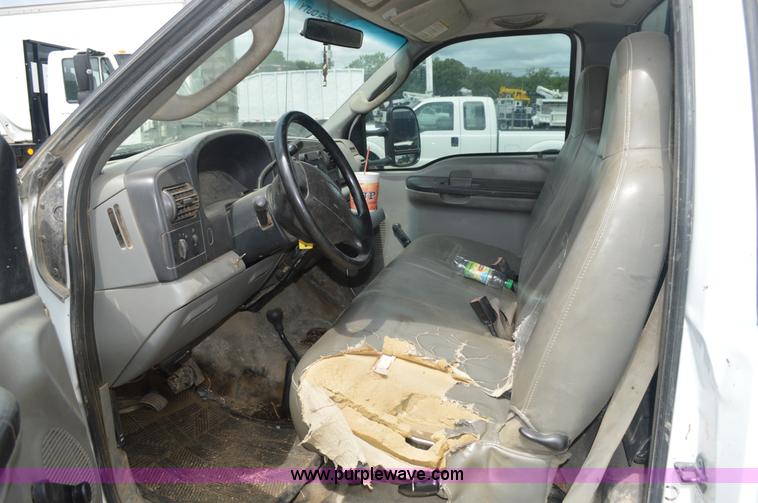 image for item I2822 2005 Ford F550 flatbed truck