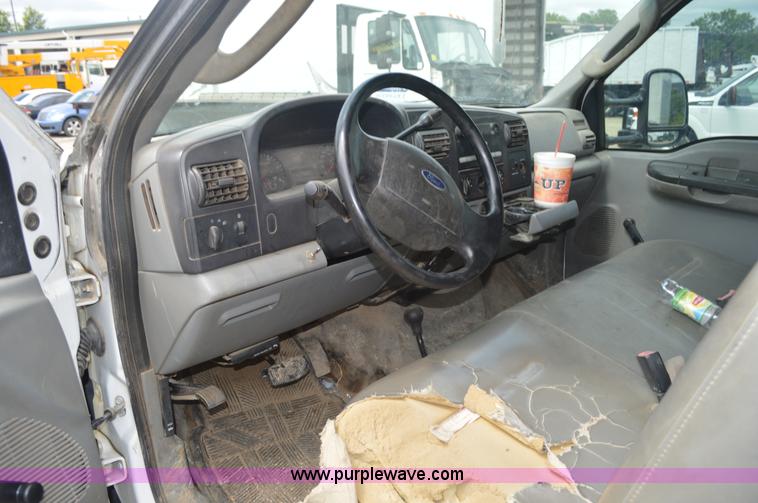 image for item I2822 2005 Ford F550 flatbed truck