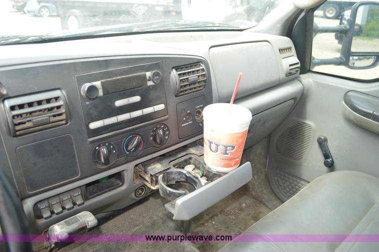 image for item I2822 2005 Ford F550 flatbed truck