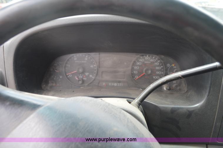 image for item I2822 2005 Ford F550 flatbed truck