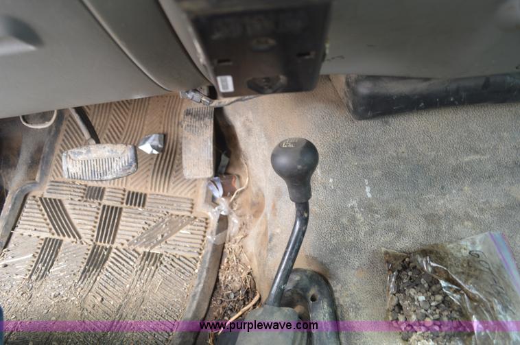 image for item I2822 2005 Ford F550 flatbed truck