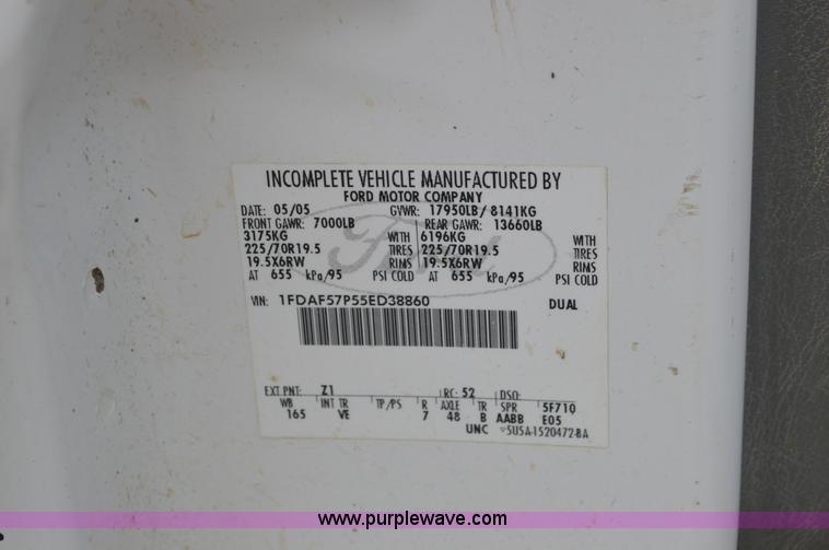 image for item I2822 2005 Ford F550 flatbed truck