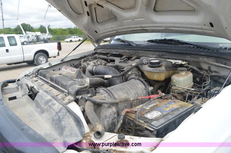 image for item I2822 2005 Ford F550 flatbed truck