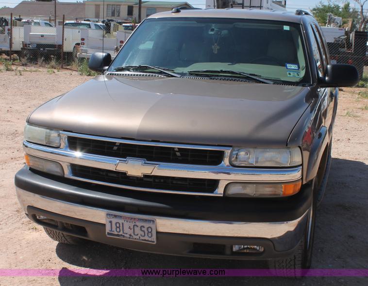image for item J1463 2004 Chevrolet Tahoe SUV