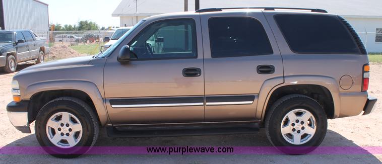 image for item J1463 2004 Chevrolet Tahoe SUV