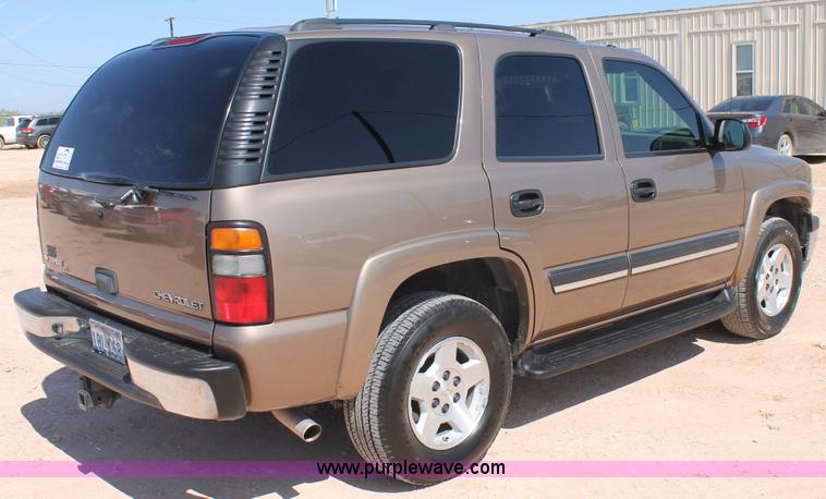 image for item J1463 2004 Chevrolet Tahoe SUV