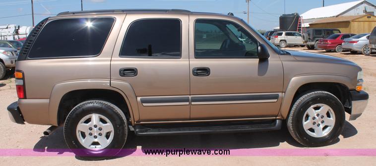 image for item J1463 2004 Chevrolet Tahoe SUV