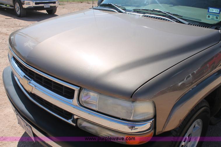 image for item J1463 2004 Chevrolet Tahoe SUV