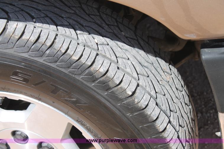 image for item J1463 2004 Chevrolet Tahoe SUV