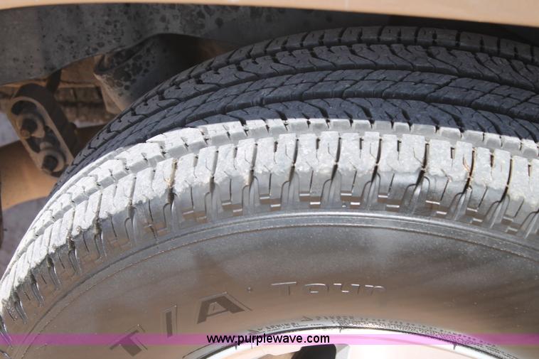 image for item J1463 2004 Chevrolet Tahoe SUV