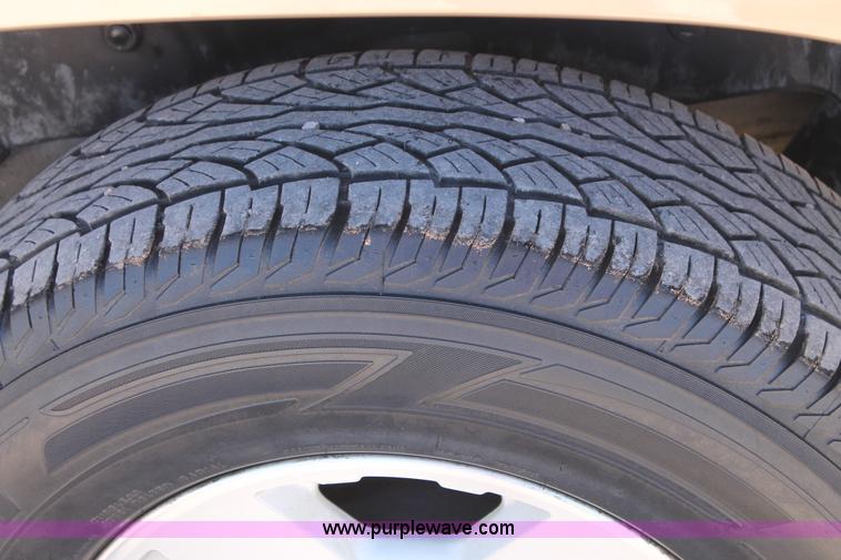 image for item J1463 2004 Chevrolet Tahoe SUV