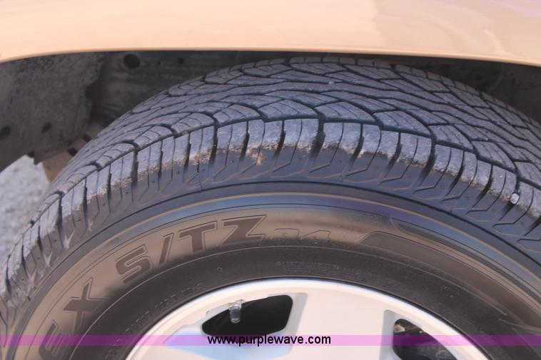 image for item J1463 2004 Chevrolet Tahoe SUV