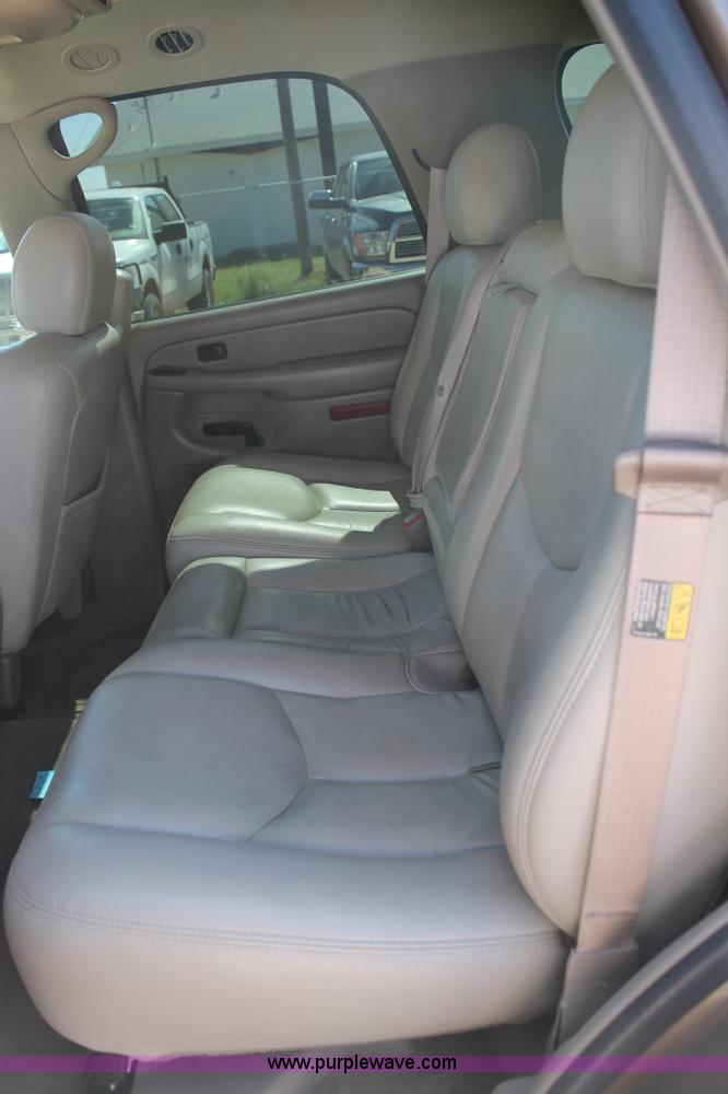 image for item J1463 2004 Chevrolet Tahoe SUV