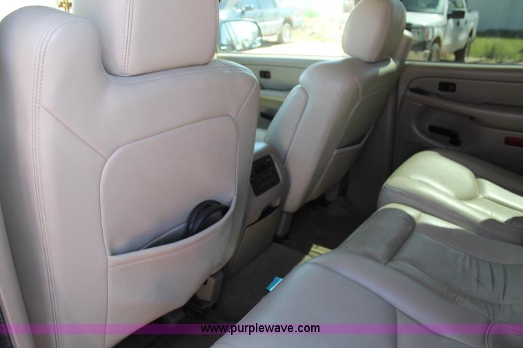 image for item J1463 2004 Chevrolet Tahoe SUV