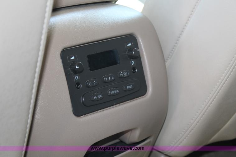 image for item J1463 2004 Chevrolet Tahoe SUV