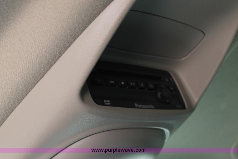 image for item J1463 2004 Chevrolet Tahoe SUV