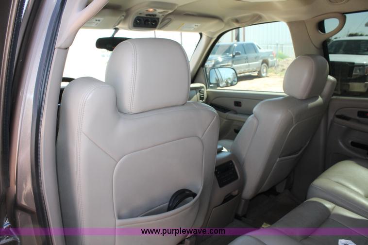 image for item J1463 2004 Chevrolet Tahoe SUV