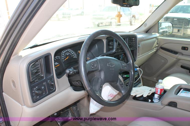 image for item J1463 2004 Chevrolet Tahoe SUV