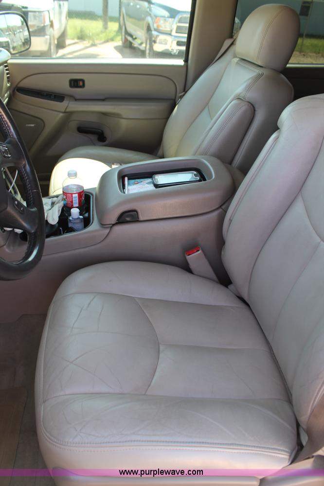 image for item J1463 2004 Chevrolet Tahoe SUV