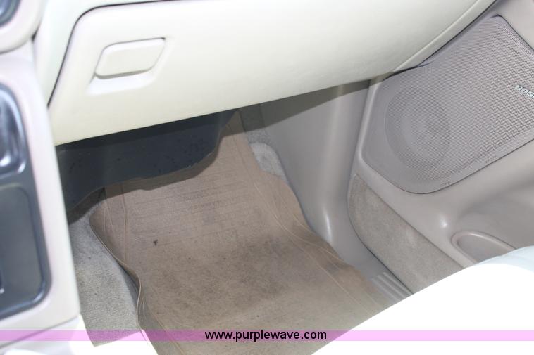 image for item J1463 2004 Chevrolet Tahoe SUV