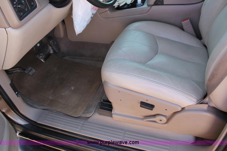 image for item J1463 2004 Chevrolet Tahoe SUV