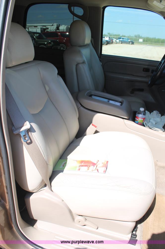 image for item J1463 2004 Chevrolet Tahoe SUV