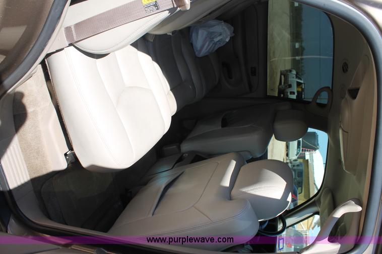 image for item J1463 2004 Chevrolet Tahoe SUV