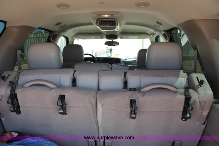 image for item J1463 2004 Chevrolet Tahoe SUV