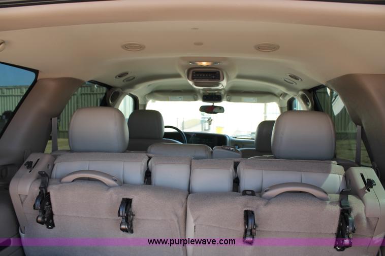 image for item J1463 2004 Chevrolet Tahoe SUV