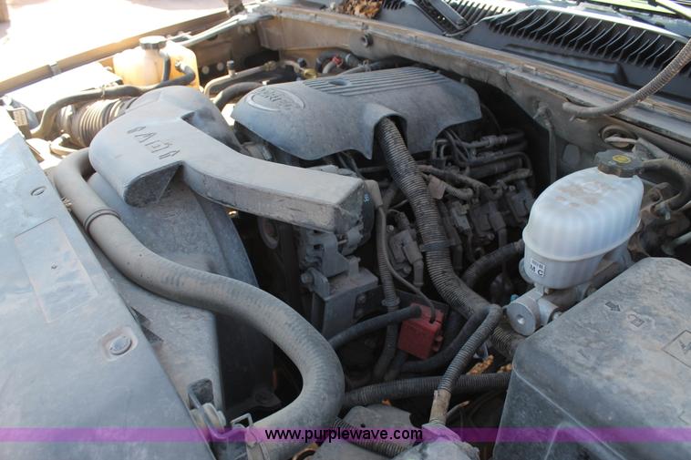 image for item J1463 2004 Chevrolet Tahoe SUV