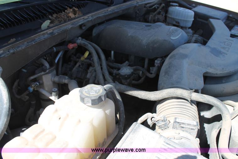 image for item J1463 2004 Chevrolet Tahoe SUV