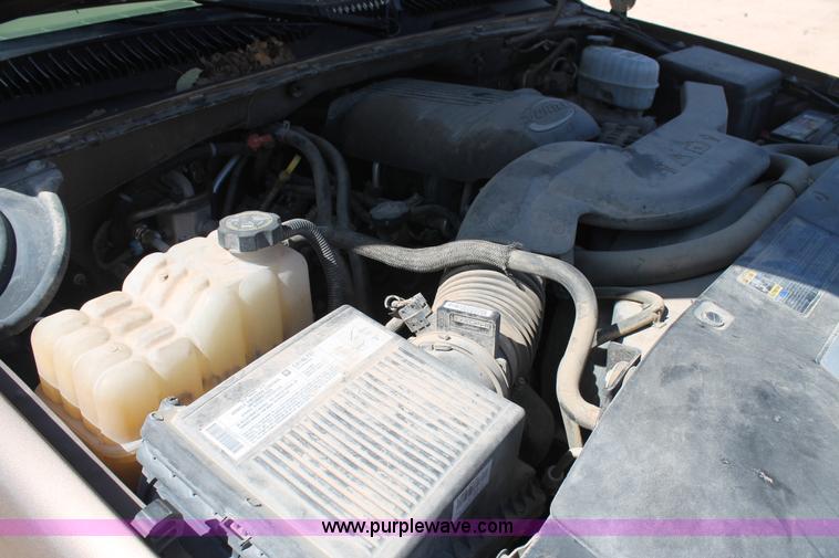 image for item J1463 2004 Chevrolet Tahoe SUV