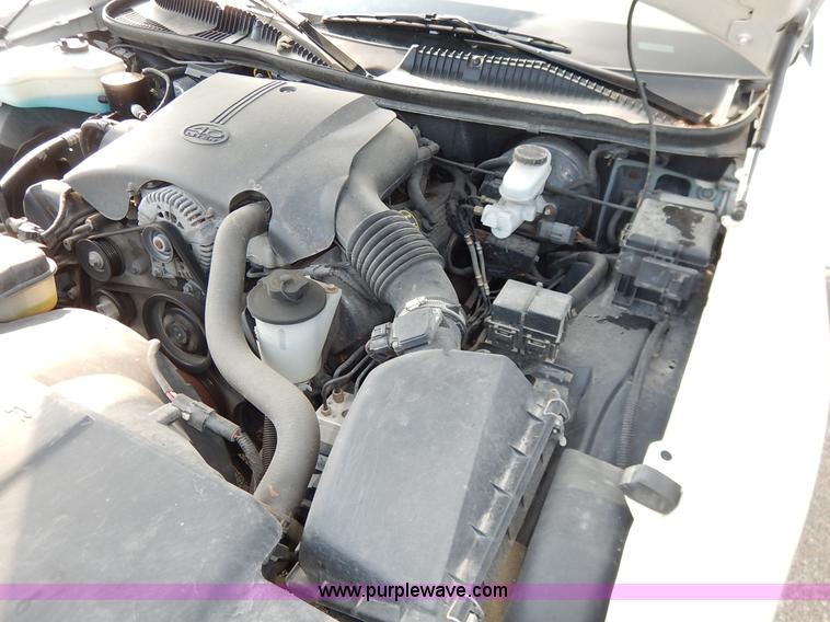 image for item J3781 2002 Lincoln Town Car Signature