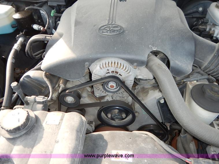 image for item J3781 2002 Lincoln Town Car Signature