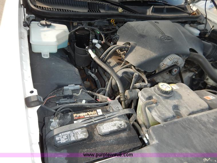 image for item J3781 2002 Lincoln Town Car Signature