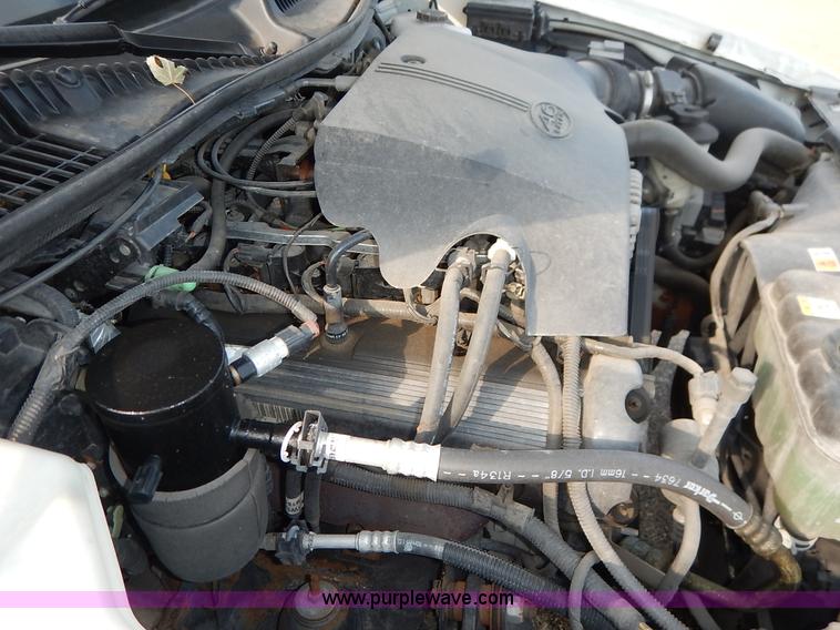 image for item J3781 2002 Lincoln Town Car Signature