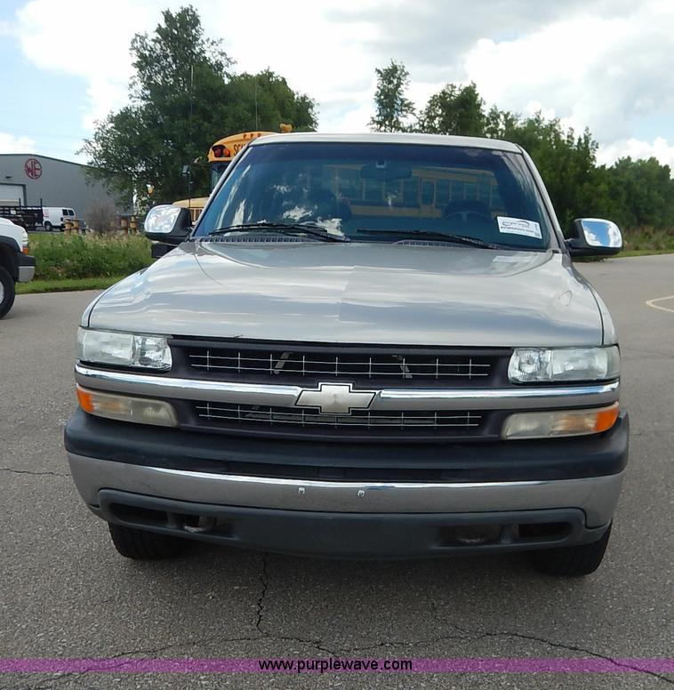 image for item J3799 1999 Chevrolet Silverado 1500 Z71 Ext. Cab pickup truck