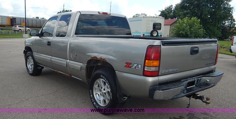 image for item J3799 1999 Chevrolet Silverado 1500 Z71 Ext. Cab pickup truck