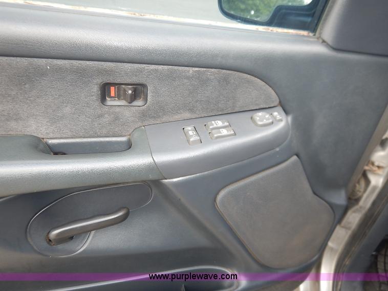 image for item J3799 1999 Chevrolet Silverado 1500 Z71 Ext. Cab pickup truck