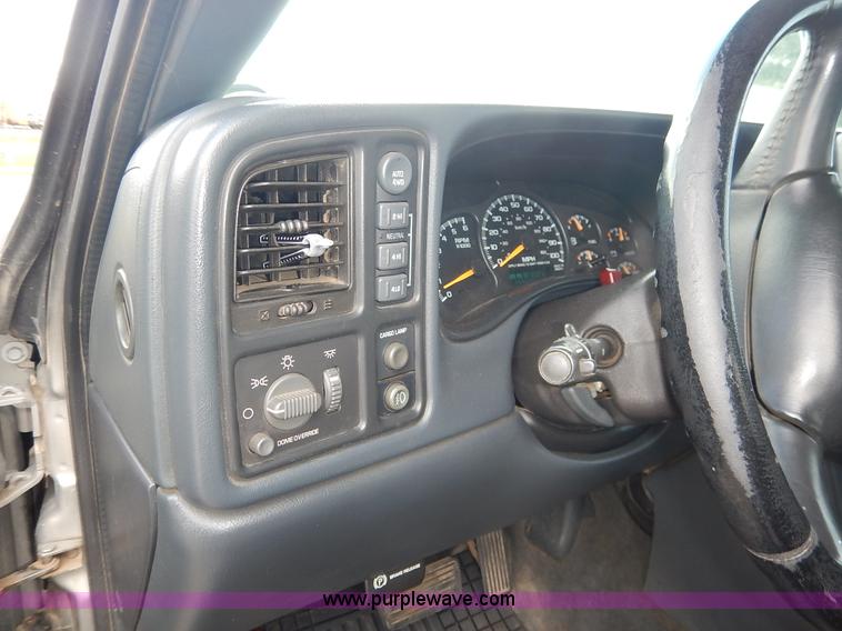 image for item J3799 1999 Chevrolet Silverado 1500 Z71 Ext. Cab pickup truck