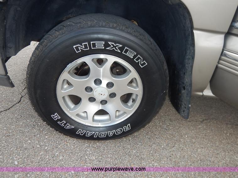 image for item J3799 1999 Chevrolet Silverado 1500 Z71 Ext. Cab pickup truck